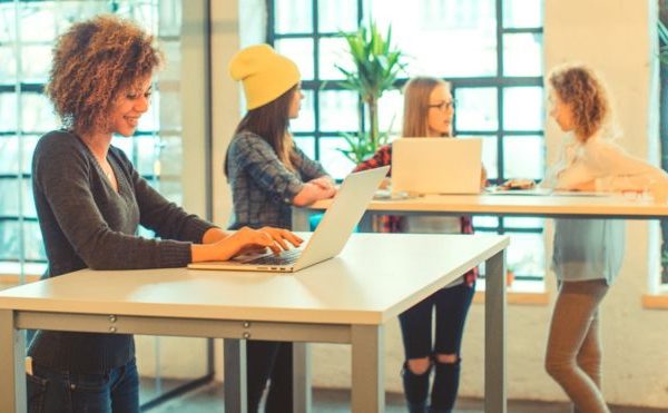 Standing-desk workers ‘less tired, more engaged’